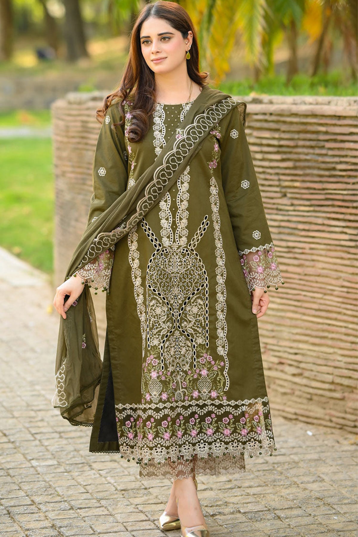 LIBAAS-3PC KARANDI EMBROIDERED SHIRT WITH KARANDI EMBROIDERED SHAWL & EMB TROUSER-ADR-4298