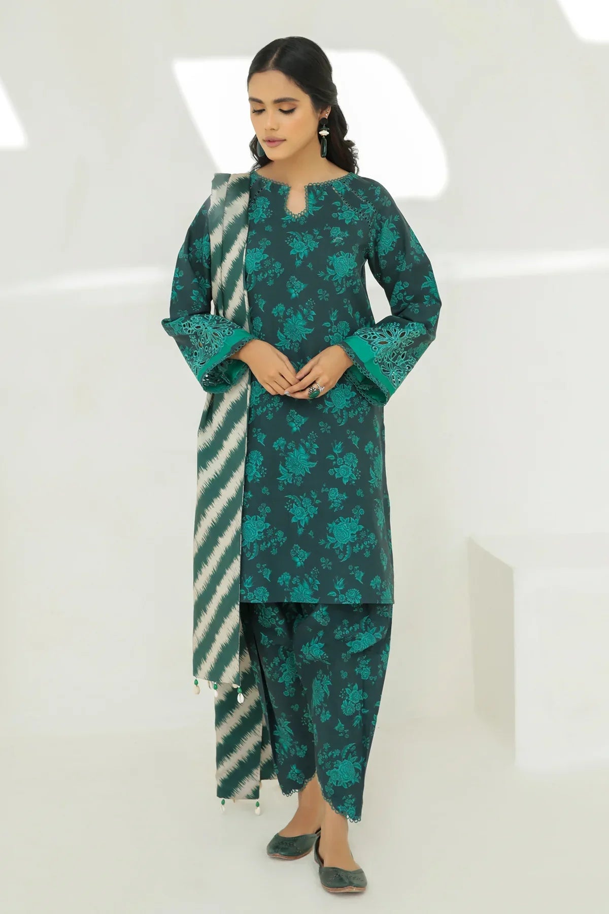 BAROQUE - 3PC KARANDI PRINTED SHIRT WITH KARANDI PRINTED DUAPTTA AND TROUSER  -ADR-2442