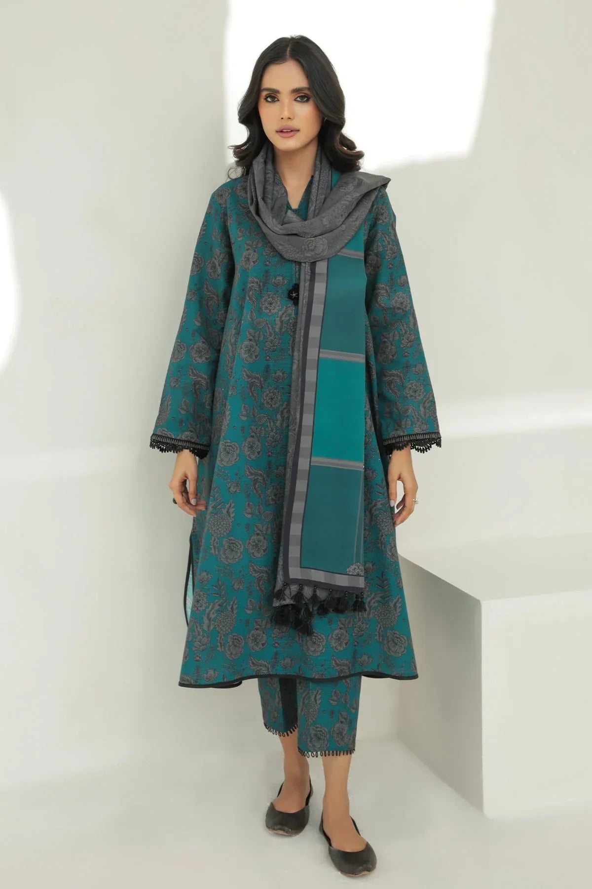 BAROQUE-3PC KHADDAR PRINTED SHIRT WITH KHADDAR PRINT DUPATTA AND PRINT TROUSER-ADR-2616