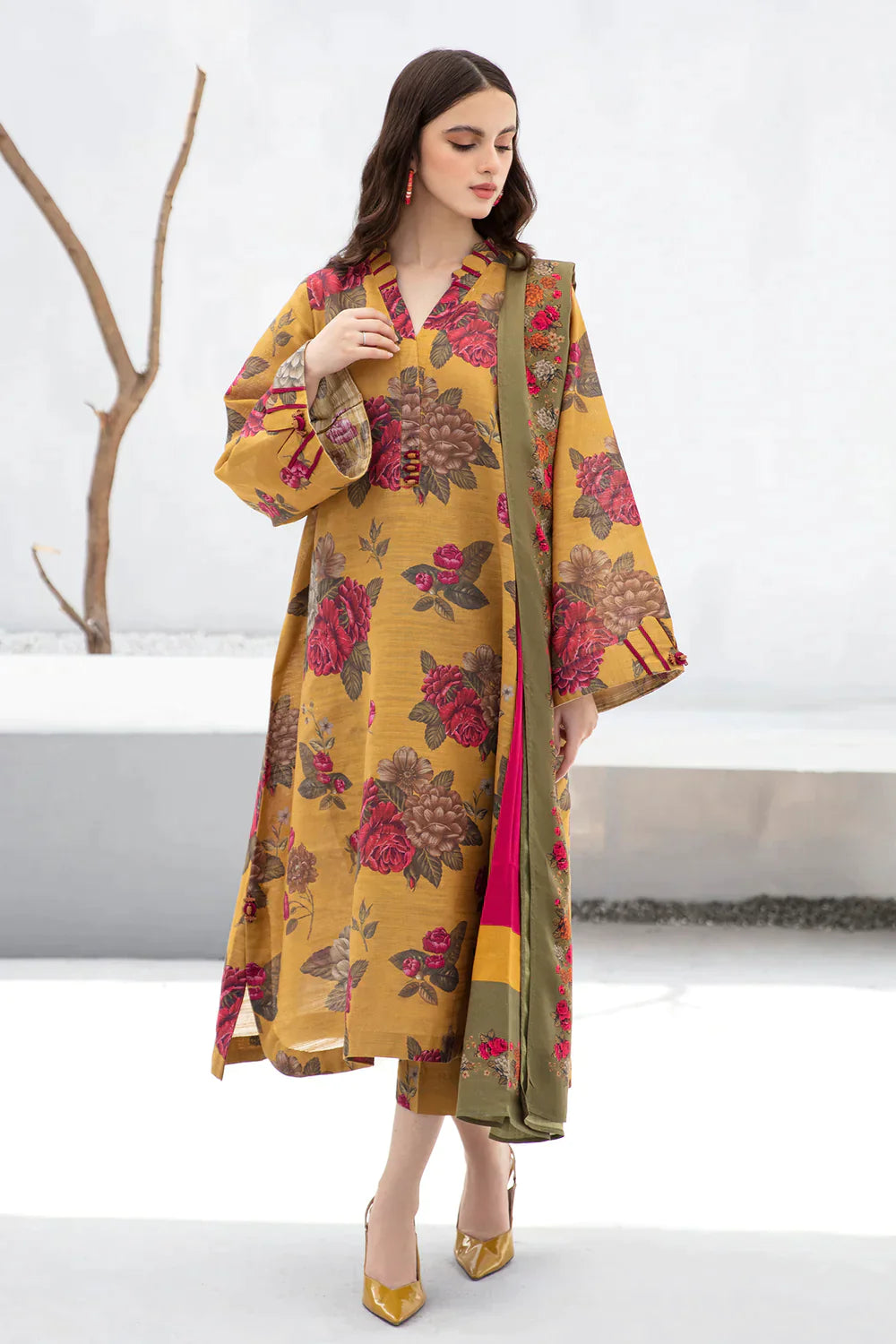 BAROQUE-3PC KHADDAR PRINTED SHIRT WITH KHADDAR PRINT DUPATTA AND PRINT TROUSER-ADR-2619