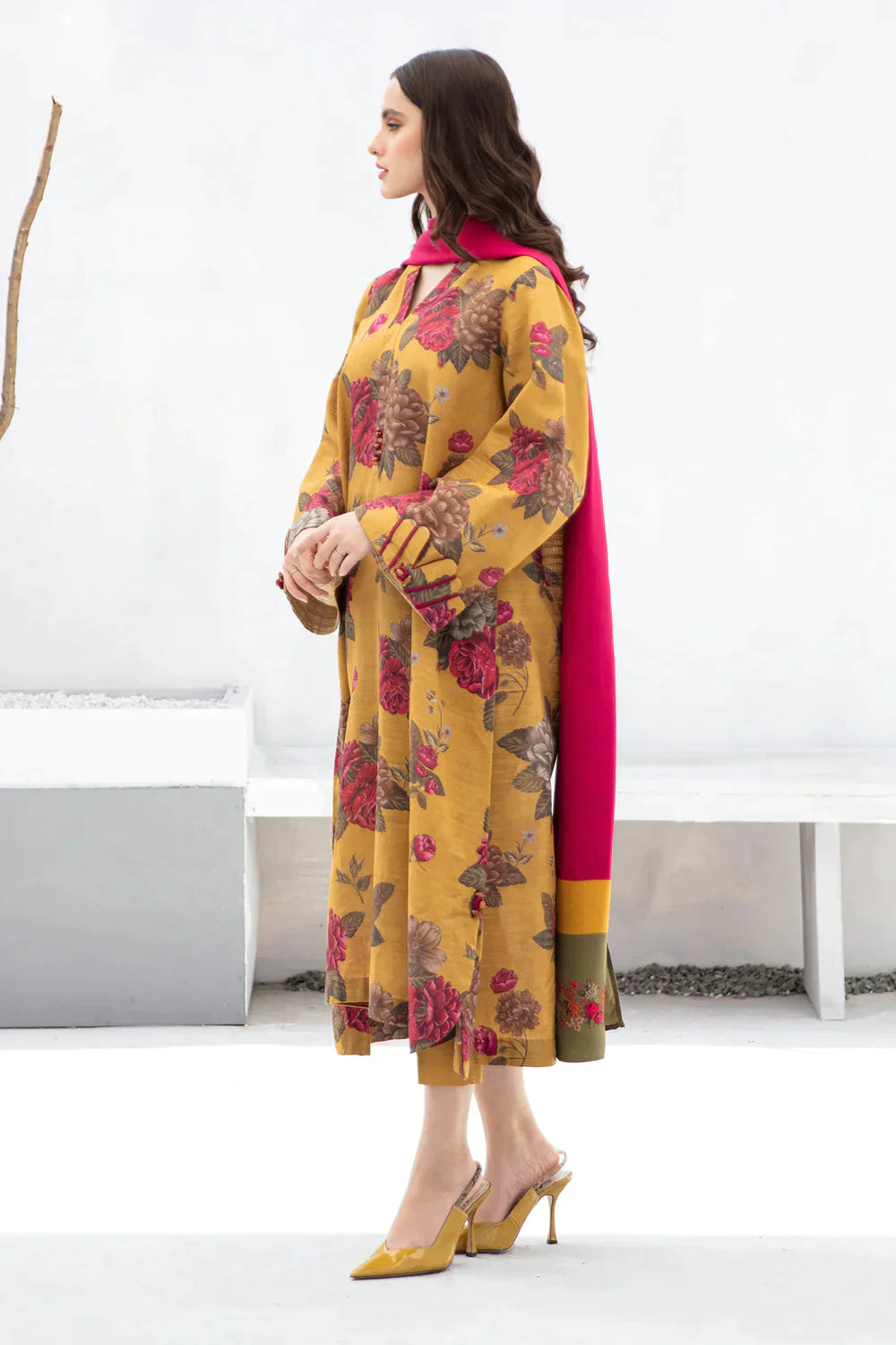 BAROQUE-3PC KHADDAR PRINTED SHIRT WITH KHADDAR PRINT DUPATTA AND PRINT TROUSER-ADR-2619