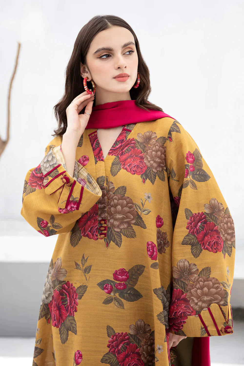 BAROQUE-3PC KHADDAR PRINTED SHIRT WITH KHADDAR PRINT DUPATTA AND PRINT TROUSER-ADR-2619